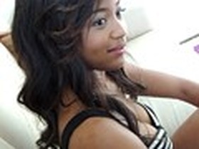 海外ナンパ！ブラックギャルをナンパして言葉が通じないので媚薬を飲ませて見ると…？　サンプル画像03